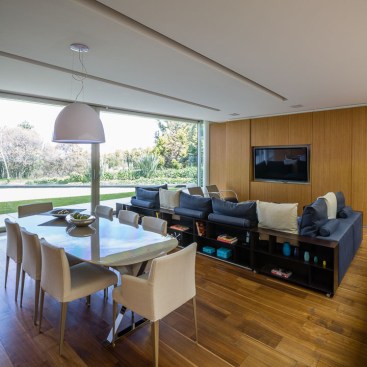 Country Club Residence by Migdal Arquitectos