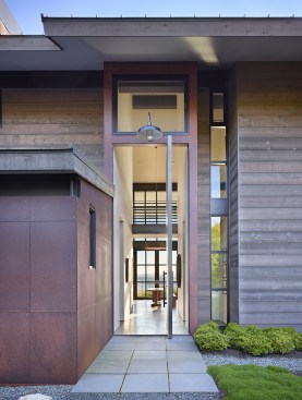 Entry+with+fifteen-foot+door.