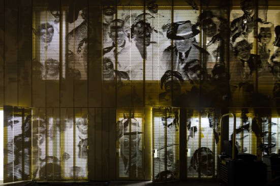 facade with integrated illumination