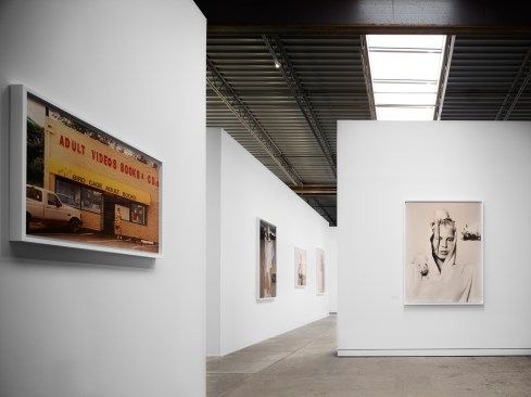 A+view+of+the+gallery+looking+east+with+a+mobile+wall+in+the+foreground.++The+kitchen+volume+on+the+left+has+uplighting+to+provide+fill+light+for+the+space.++