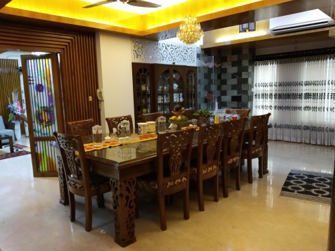 Interior Decoration and Furnishing simply reflects the Oriental style. 