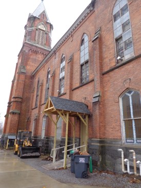 Sloping the grade three feet in the alleyway to the east allowed for an accessible public route from the sidewalk on Washington Street. A similar driveway on the west side of the building provides a separate service entrance.