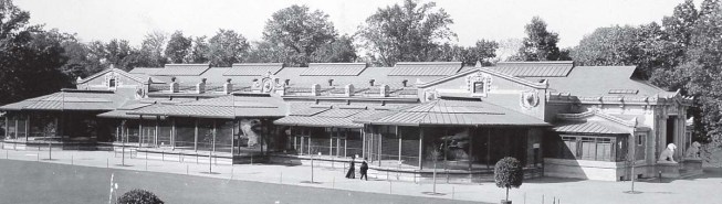 True restoration was only performed in areas where the use remained the same. In other areas, such as the building's east fa?ade, a restructuring occurred, albeit one that recalls the original construction. Cages were removed and replaced with metal grilles over etched stainless steel panels.