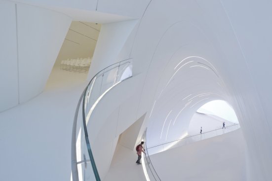 The+sweeping%2c+multiheight+public+spaces+are+criss-crossed+with+a+series+of+bridges+to+transport+visitors+from+one+part+of+the+center+to+another.
