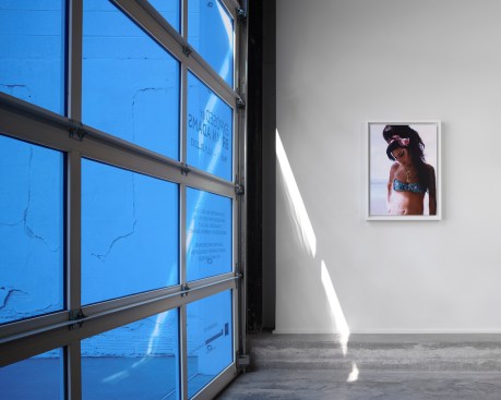 Main+gallery+entry+with+light+show+and+the+blue+glow+outside.++