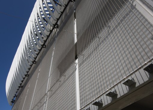 GKD’s world-class service
delivered, ensuring that each of 118 metal panels stood
unscuffed, cleaned and polished to perfection. 