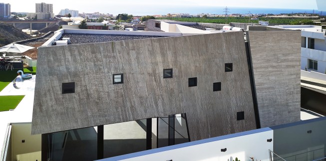 YS + 2 House, side facade.