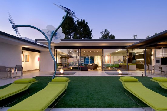 Hopen Place Hollywood Hills mid-century modern home backyard with outdoor sculpture