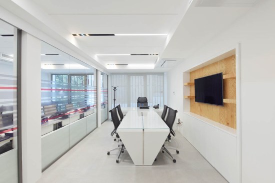 Varesh Building / Arel Architects Group