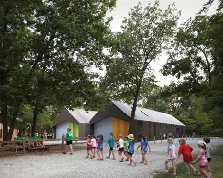 Girl+Scouts+arriving+to+the+Trail+Center+at+Camp+Prairie+Schooner.