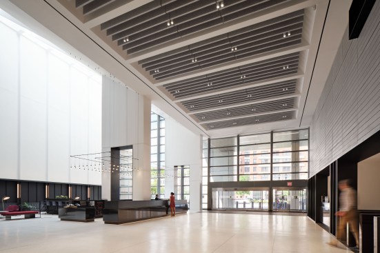Spectorgroup’s design for Columbia Property Trust’s 95 Columbus in Jersey City modernized the lobby and places the tenant experience at the forefront, with lighting and strategically placed seating and meeting areas that bring human scale and warmth to the expansive space. 