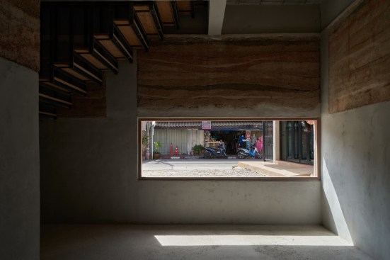 lower floow -.60 meter from the exterior