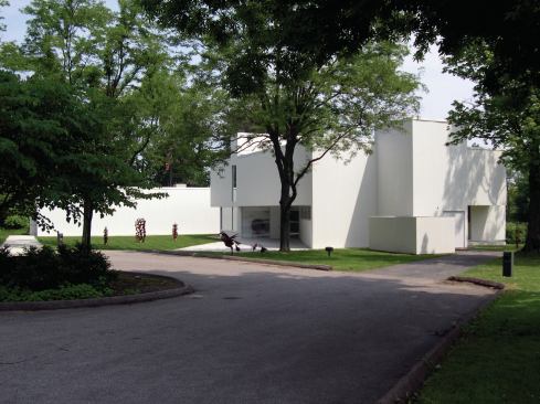 The+Mansfield+Art+Center+is+set+within+a+grove+of+trees.