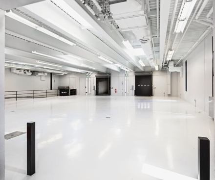 Warehouse+area+for+checking+vehicles.