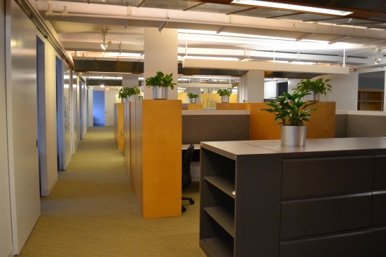 Private offices lined the perimeter, preventing daylight from penetrating into the floor plate.