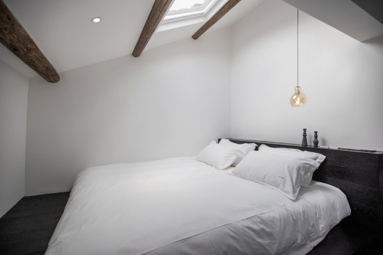 ceiling skylight directly above the bed