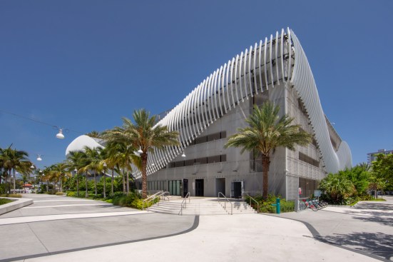 Arquitectonica of Miami envisioned the parking structure as a grand, sweeping gesture, like a wave frozen in time.