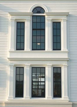 Detail at Serliana window at Chadsworth Cottage