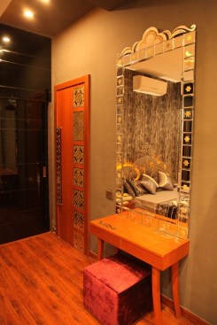 display of a dressing consoles showing inlay work of metals in a mirror