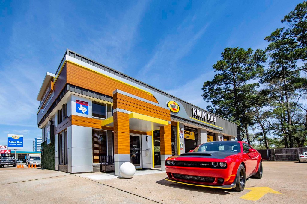 After. Using ALPOLIC’s metal composite materials in a timber finish brought a modern, sleek look to this location’s brand refresh. By retrofitting the exterior application, the Brillante Group was able to deliver a completely new look for the center without requiring extended down time.
