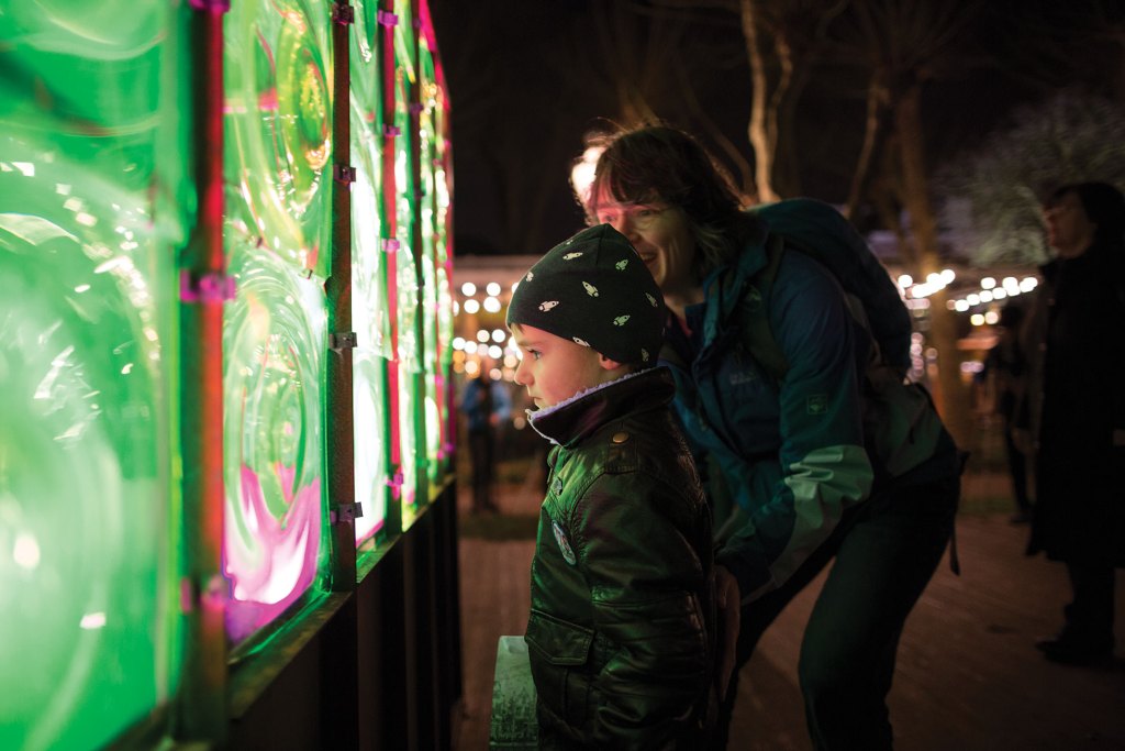 Visitors to the 2016 Amsterdam Light festival are intrigued by artist Victor Engbers’ illuminated Greenhouse.