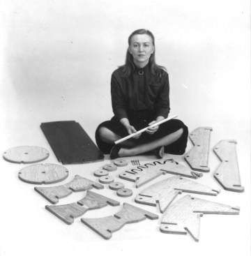 Anne Tyng and her Tyng Toy, a modular building set she designed for children in 1950