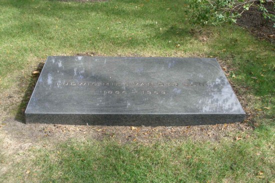 Mies's gravestone in Chicago