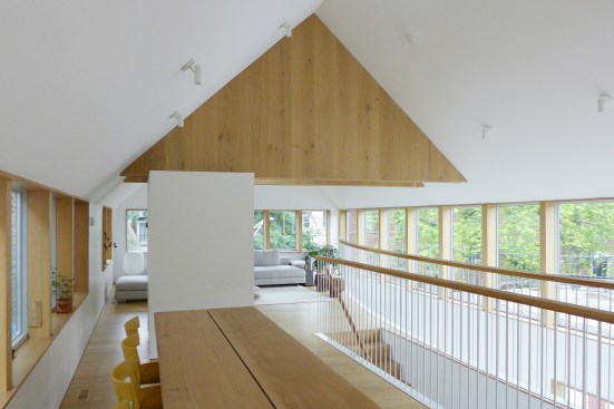 Kwong Von Glinow served as developer and architect for Ardmore House, a spec home in Chicago that defies convention by placing the bedrooms on the lower level and the shared living spaces on the second floor.
