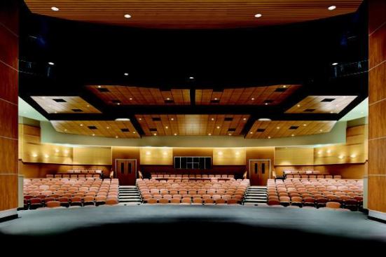 Product: METALWORKS™ Vector&reg; Ceiling in Effects™ Wood Looks Cherry and WOODWORKS™ Custom Wall System &nbsp; 
Project: Shadow Hills High School Performing Arts Center, Indio, CA &nbsp; 
Ruhnau Ruhnau Clarke, Carlsbad, CA