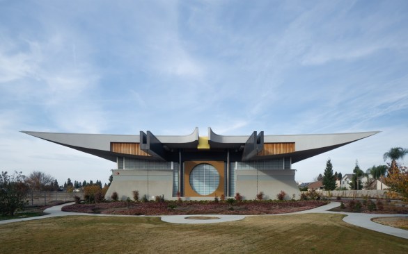 Fresno Betsuin Buddhist Temple, Fresno, Ca., designed by Arthur Dyson (Dyson Janzen Architects), 2022. Courtesy of Jordan Loofs.