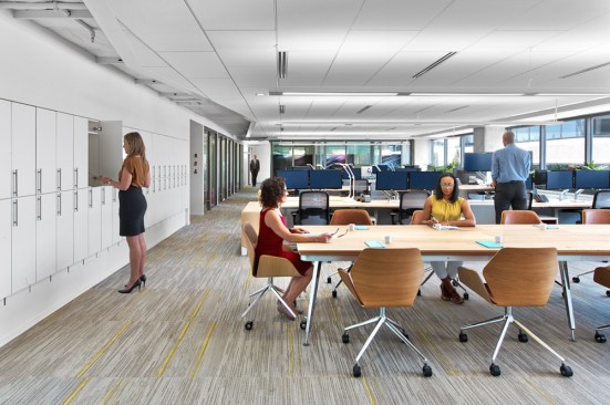 Dimmable LED fixtures respond to Lutron occupancy and daylight sensors to automatically provide the right balance of daylight and electric light in an energy-efficient workspace. 