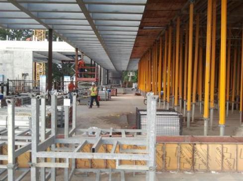 During+the+construction+of+the+gridded+ceiling+slab%2c+a+plywood+deck+that+served+as+the+base+of+the+formwork+was+supported+by+columns+from+below.