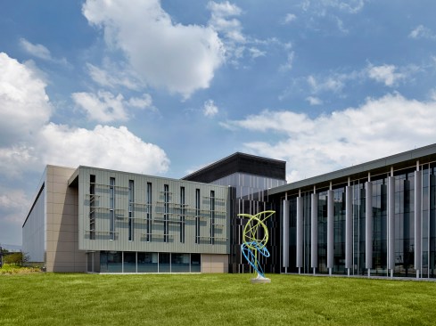 Artwork+adorns+the+landscape+to+create+a+stimulating+outdoor+experience.