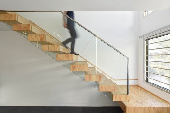 Varesh Building / Arel Architects Group