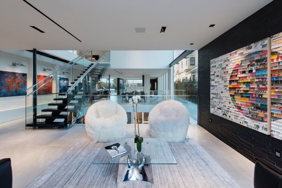 Georgina Avenue Santa Monica modern home open plan living room