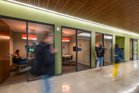 A geographic color palette accentuates each of the 5 floors evoking an Oregon region: coast (garden level), Willamette Valley (1st floor), Douglas-fir forest (2nd floor), warm high desert (3rd floor), and mountain alpine peak (4th floor).  Primary design elements empower the college’s collaborative culture such as meeting zones and group work spaces of varying sizes, including the 17 highly-popular small student shared-use meeting rooms dispersed throughout the building, as shown here. UO Tykeson Hall, OFFICE 52 Architecture, Design Architect.
