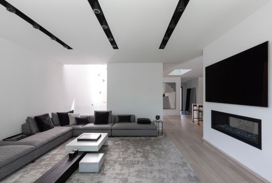 Atelier RZLBD / Stack House / living room