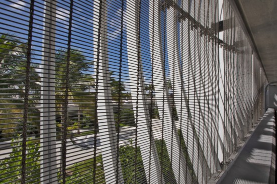 “Compliance with Florida’s hurricane codes was a force in
specifying the perfect product,” recalls Andy Franks, GKD Territory Manager. The team selected GKD’s Tigris weave,
which has a 65% open area, maintained the sleek aesthetic of
the original design intent and met the required codes.