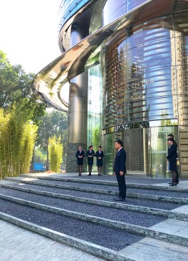 Plaza with reflecting visor overhead