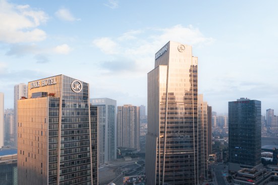 Massing formation mimics rocky summit