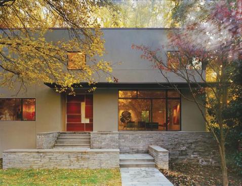 Jameson modernized the Georgian Colonial split-level and added a rear volume whose 18-gauge copper cladding and single-lock seams give it a lightweight quality.
