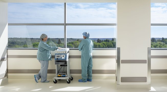 Staff benefit from a lounge on the perimeter of the fourth floor surgical suites.
