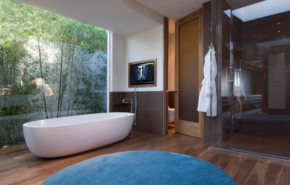 Hopen Place Hollywood Hills modern home bright bathroom with freestanding tub and garden view 