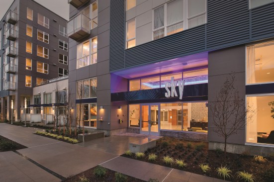 Alliance’s Broadstone Sky in Seattle features gourmet kitchens, neighborhood walkability, and rooftop views.