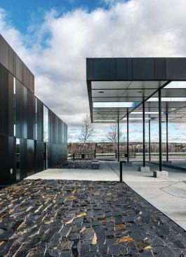 Traffic+moves+under+a+14%2c000+square-foot+canopy+that+sits+adjacent+to+the+border+station+buildings.+