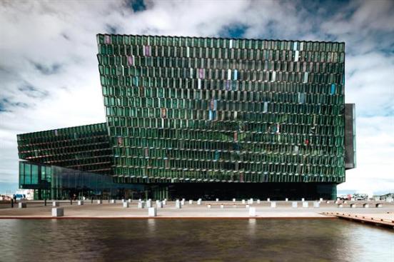 South fa?ade clad in three-dimensional quasi-bricks.