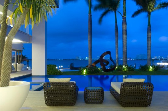 VIEW FROMTHE HOUSE TO THELAGOON