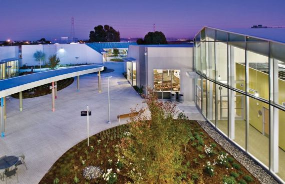 The plazas and gardens create a community gathering space that has uses far beyond the realm of healthcare. Farmers markets, movie showings, and public art displays invite area residents to interact with the campus even when they aren-t there for an appointment.