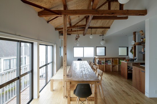 The new disposition of the living room enjoys a lot of natural light