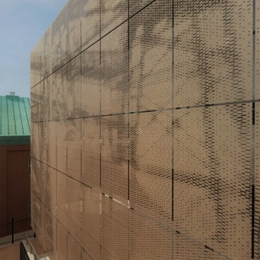The+final+perforated+aluminum+screen+installed+on+the+face+of+the+completed+Brooklyn+Navy+Yard+Center%3a+Building+92.